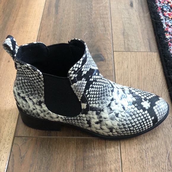 Snake skin boots - Picture 3 of 6
